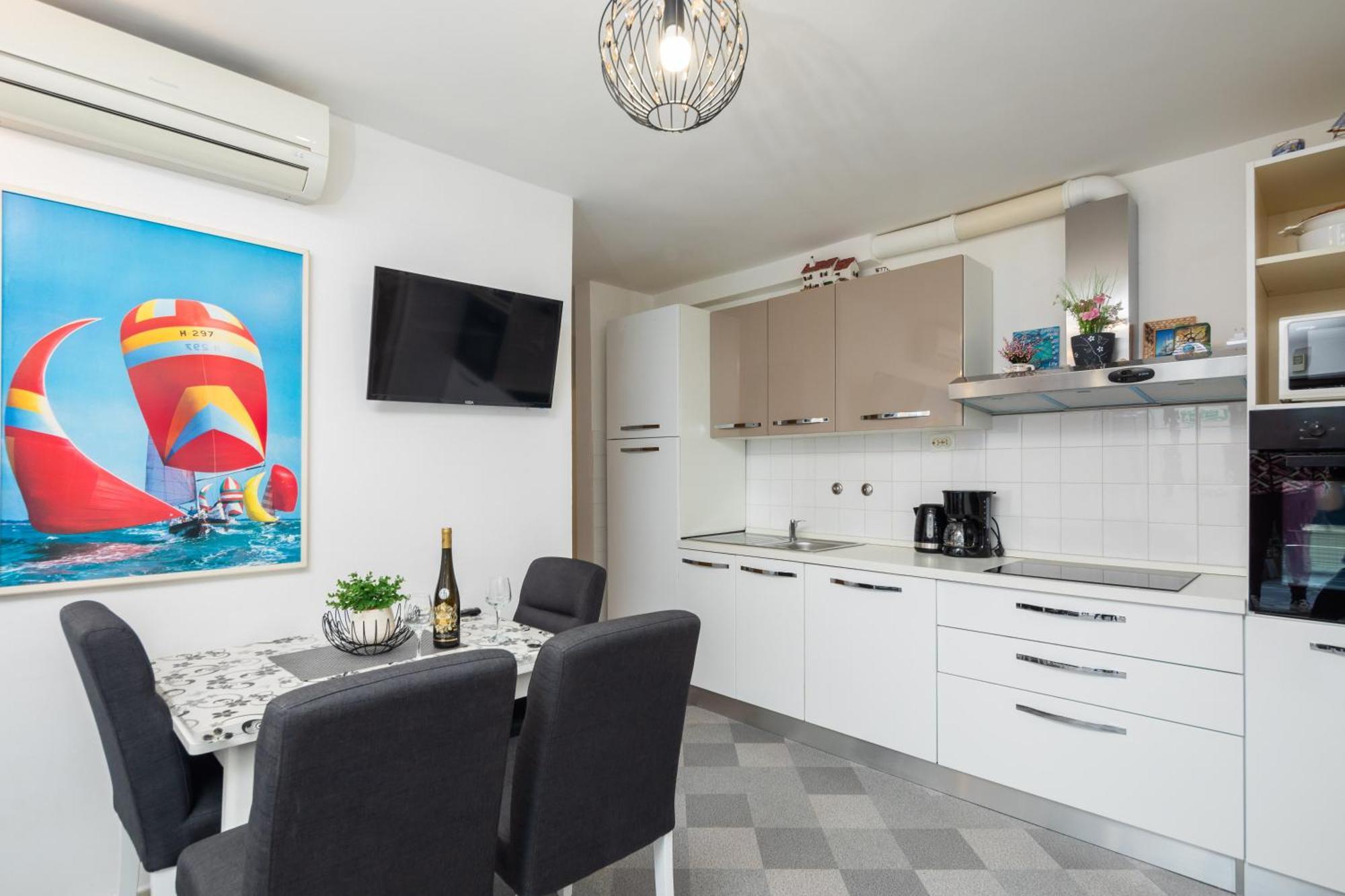Urban Edge - Beach Apartments Omiš Zewnętrze zdjęcie